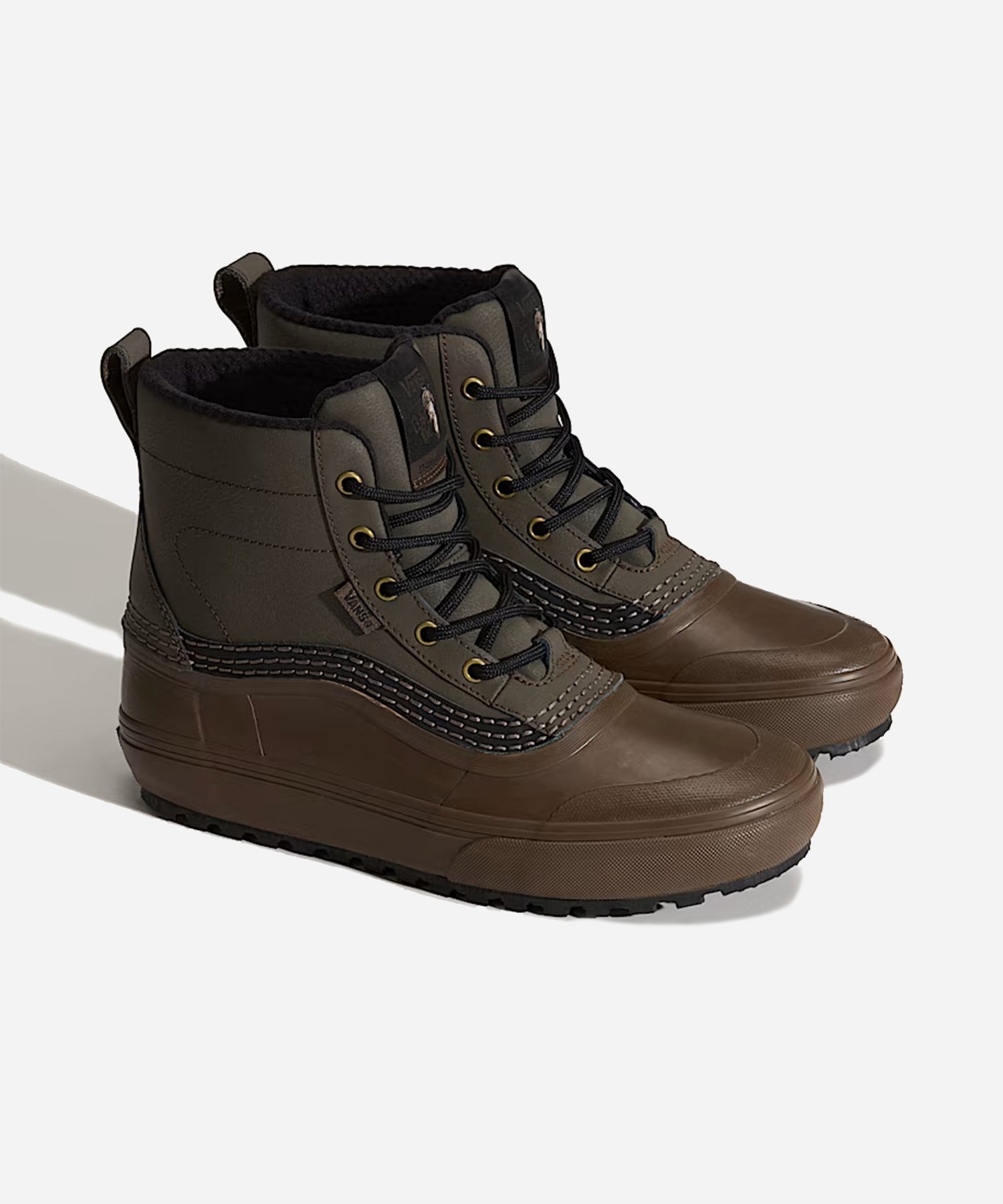 VansMTEStandardSnowMidBlakePaul-Angle