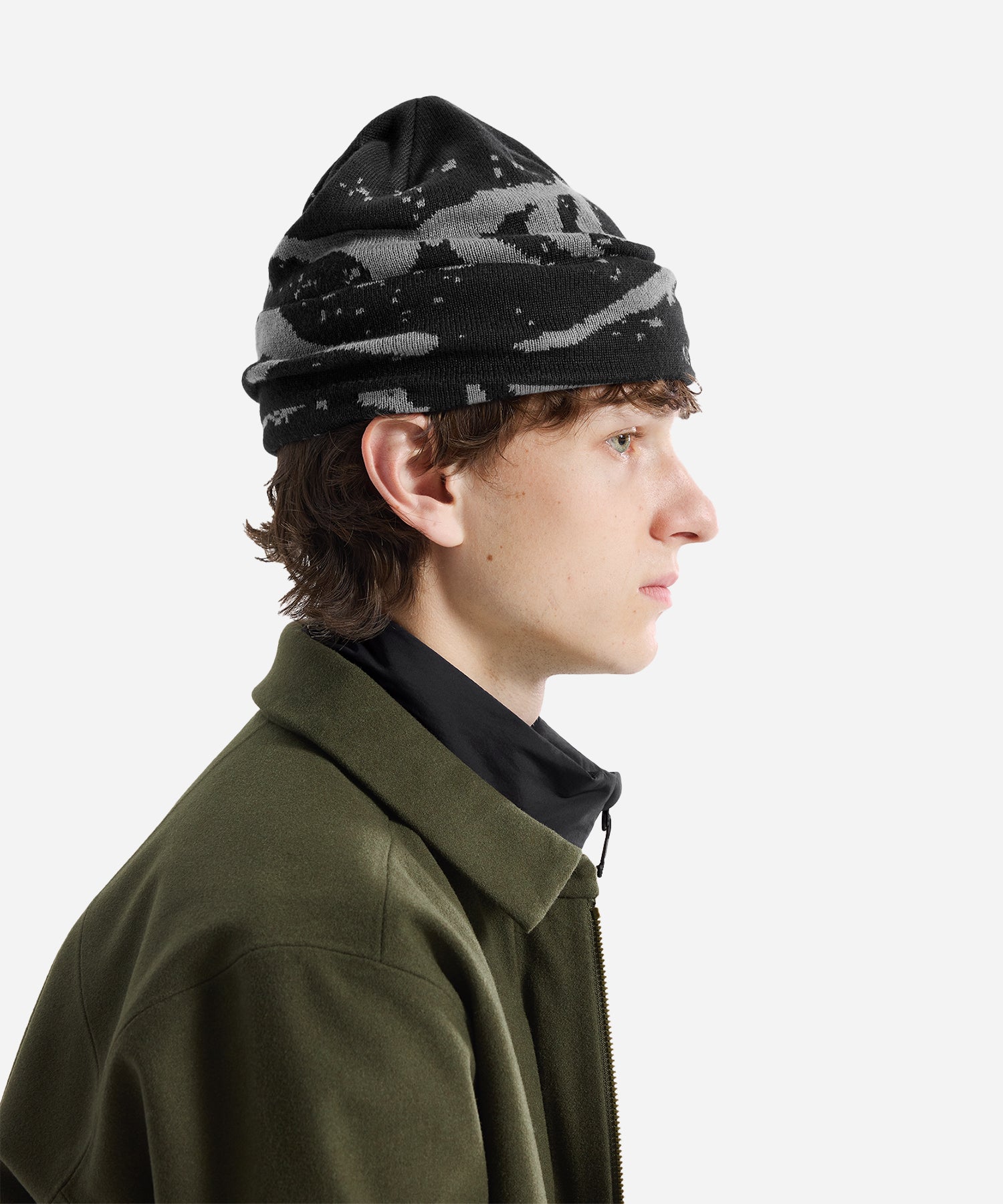 Arc_teryxGrottoToqueBlack_Void-ModelSide