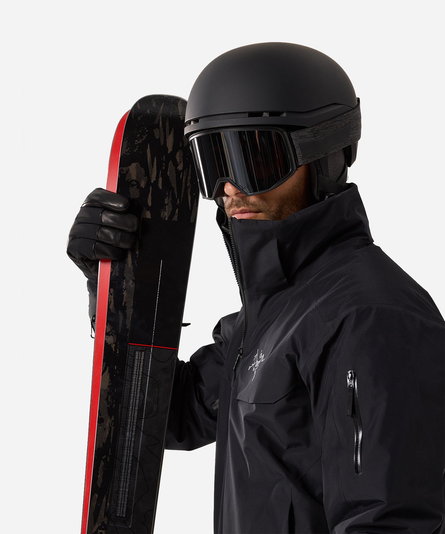 Arc_teryxMacaiJacketBlack-ModelClose