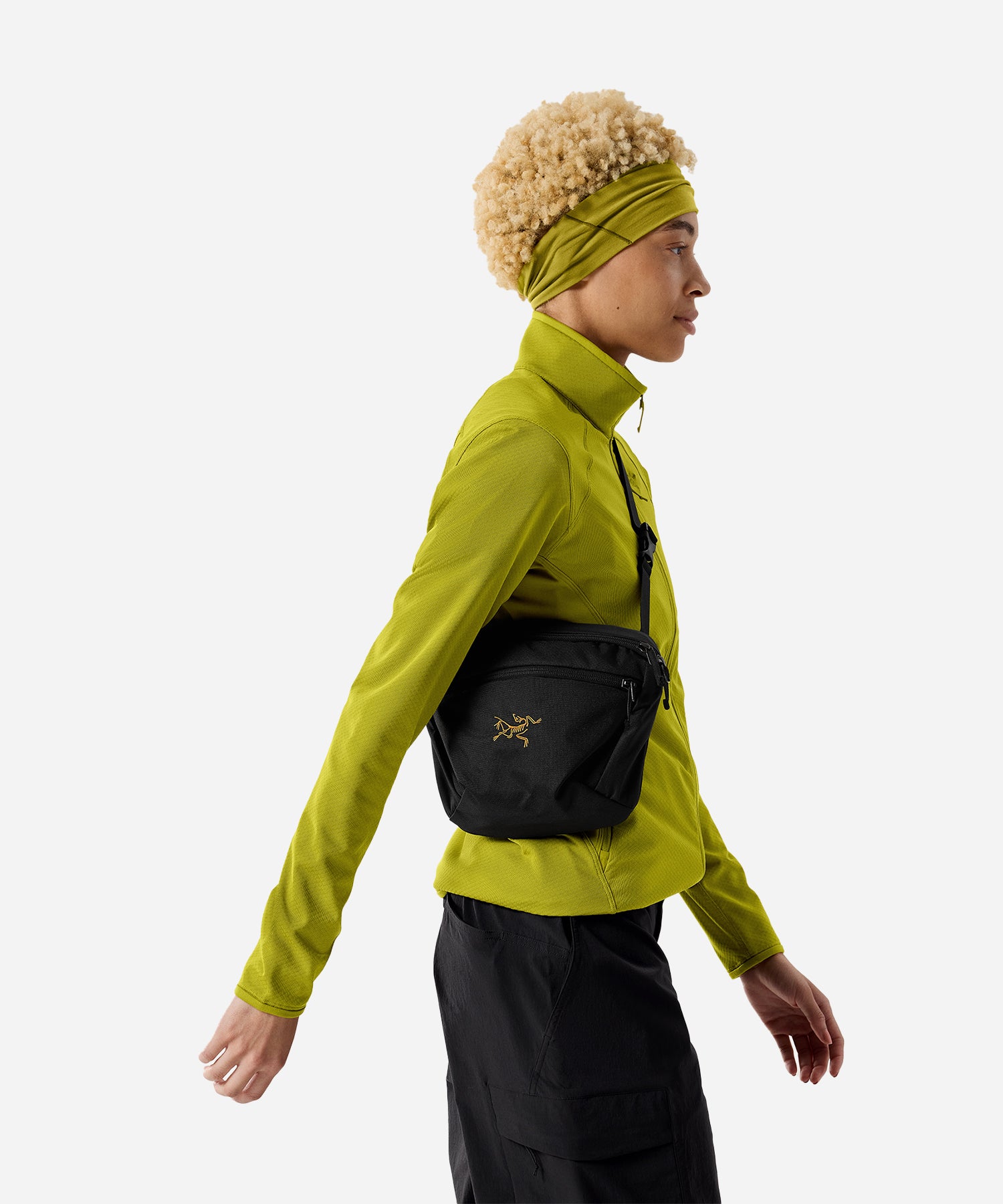 Arc_teryxMantis2WaistPack24KBlack-ModelSide