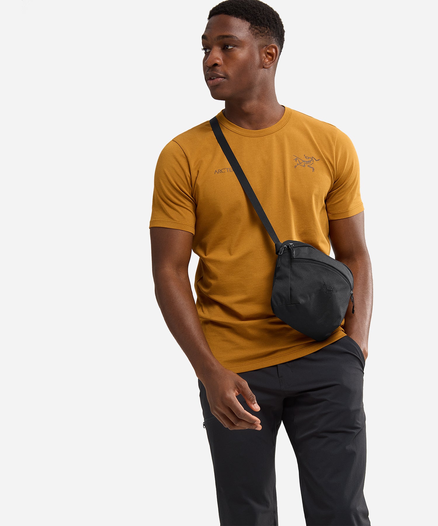 Arc_teryxMantis2WaistPackBlackII-ModelFront