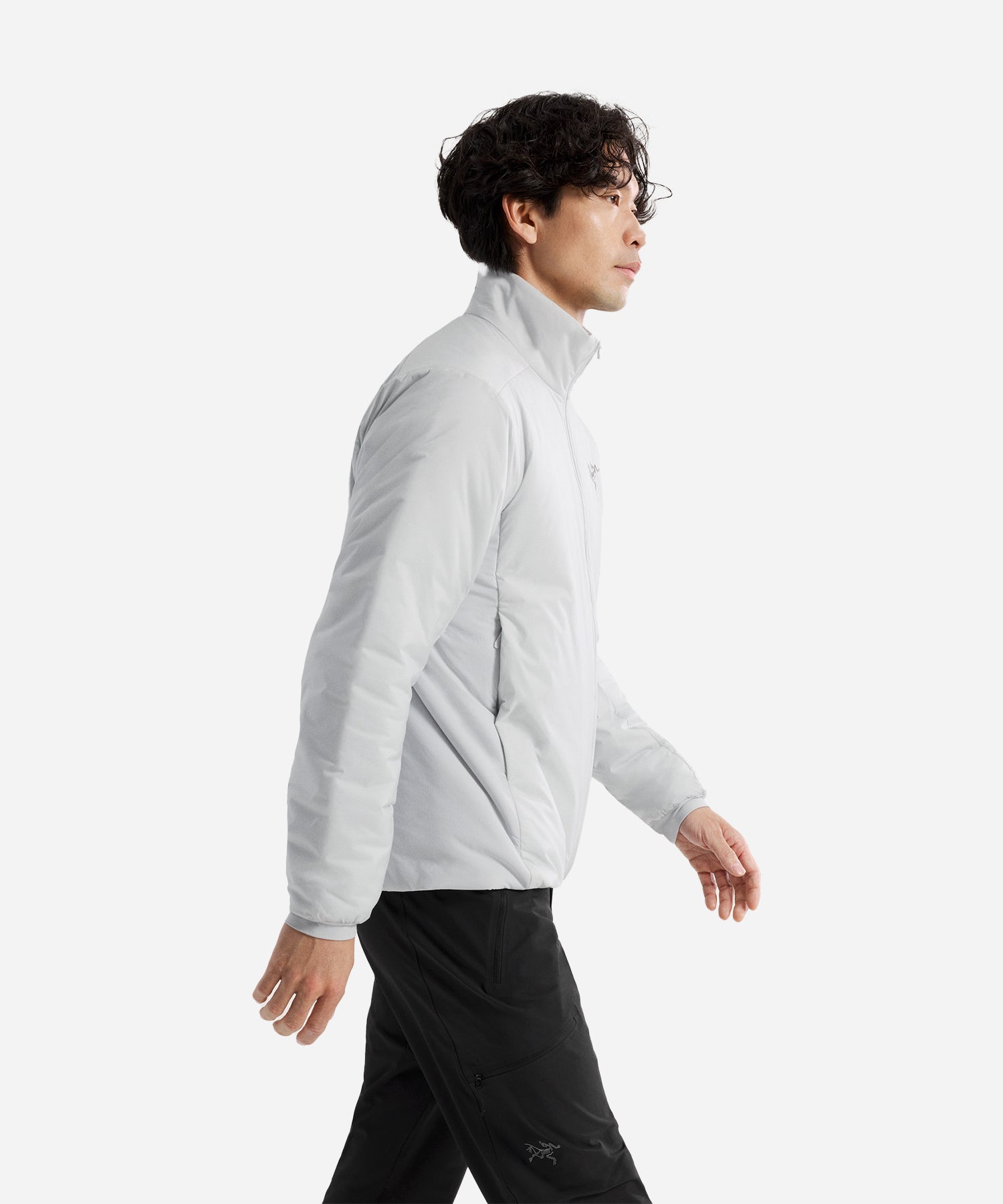Arc_teryxMen_sAtomSVJacketSolitude-ModelWalking