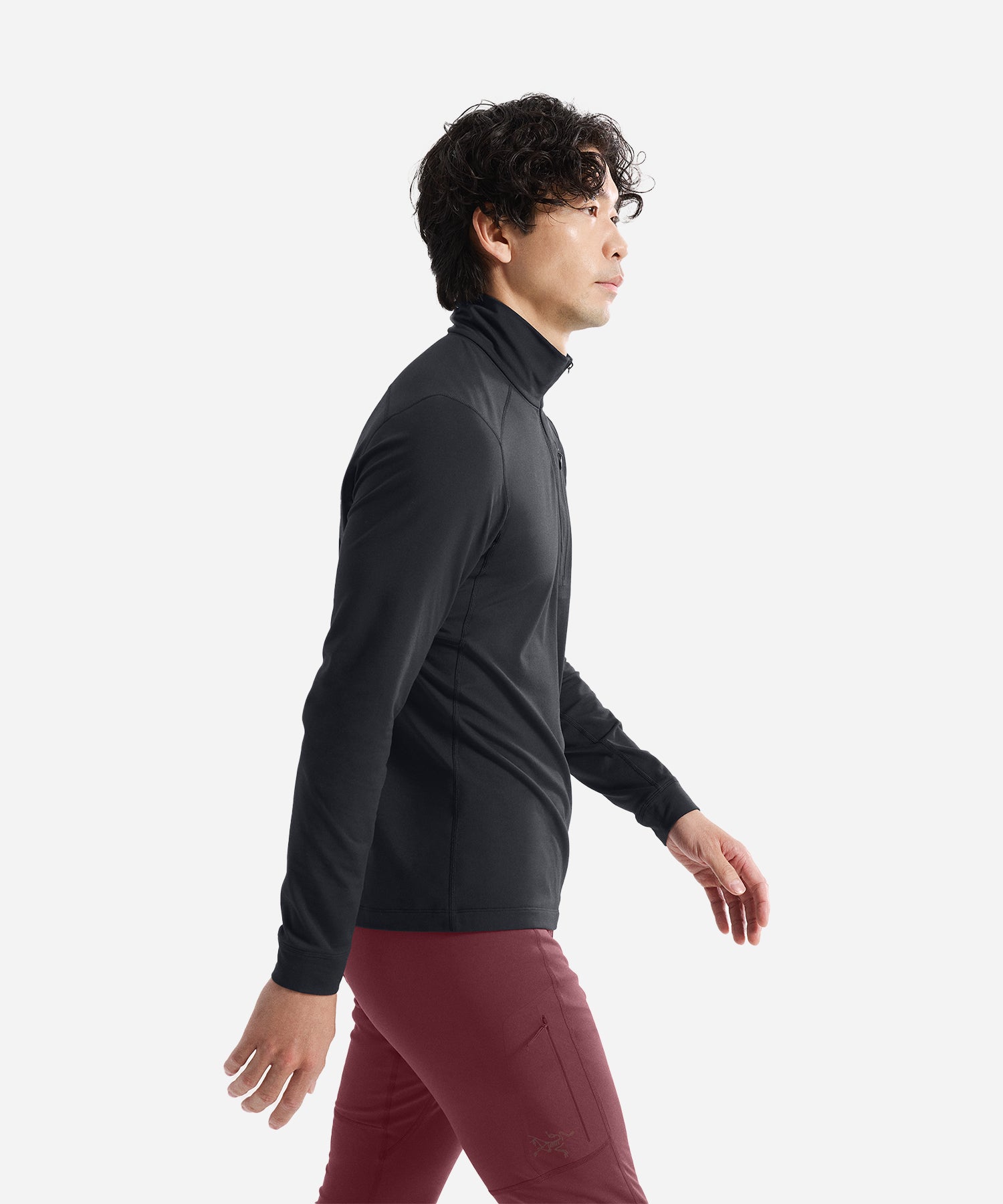 Arc_teryxMen_sRhoLTZipNeckBlack-ModelSide