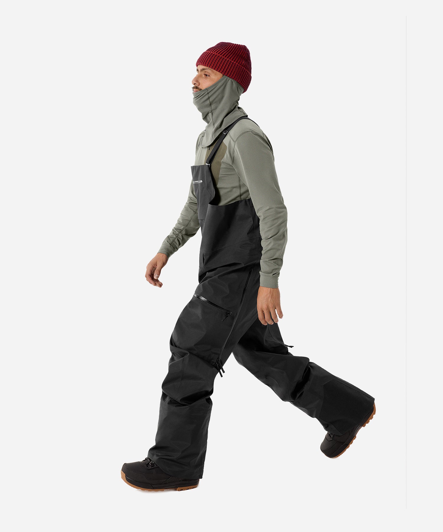 Arc_teryxSabreBibBlack-ModelSide