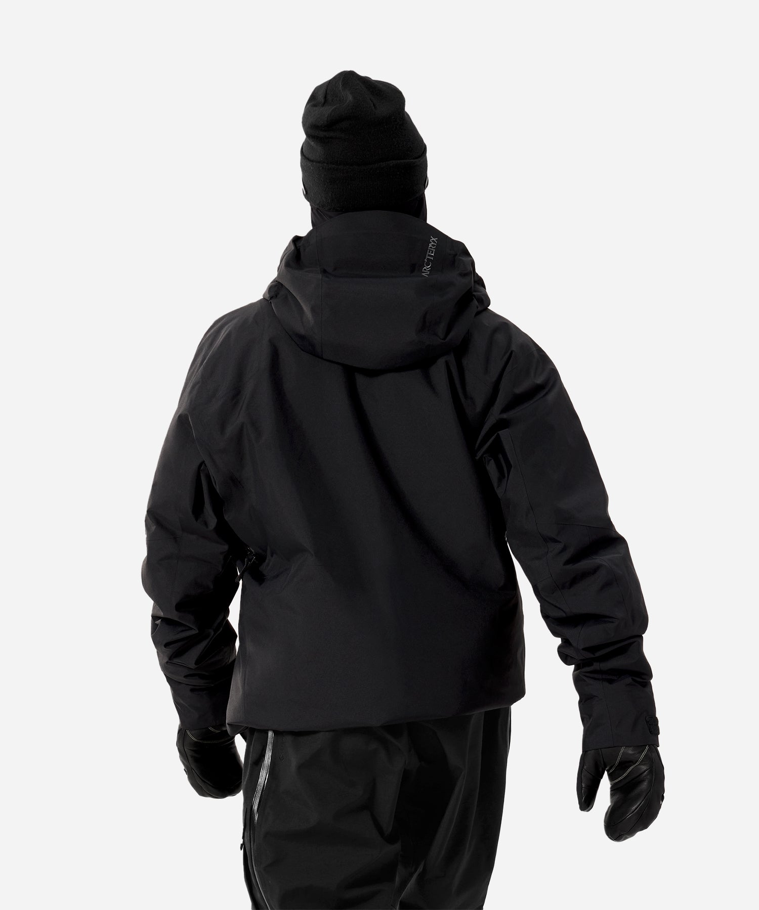 Arc_teryxSabreInsulatedJacketBlack-ModelBack_169ea66f-69a2-4d9c-848e-1f9cb561e524