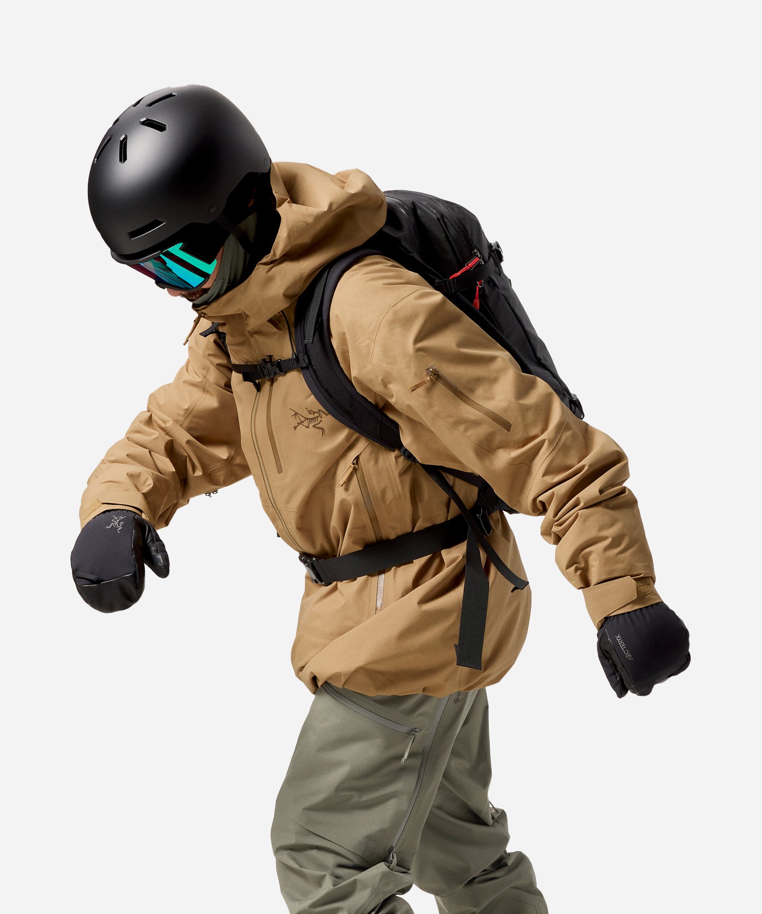 Arc_teryxSabreInsulatedJacketCanvas-ModelAction