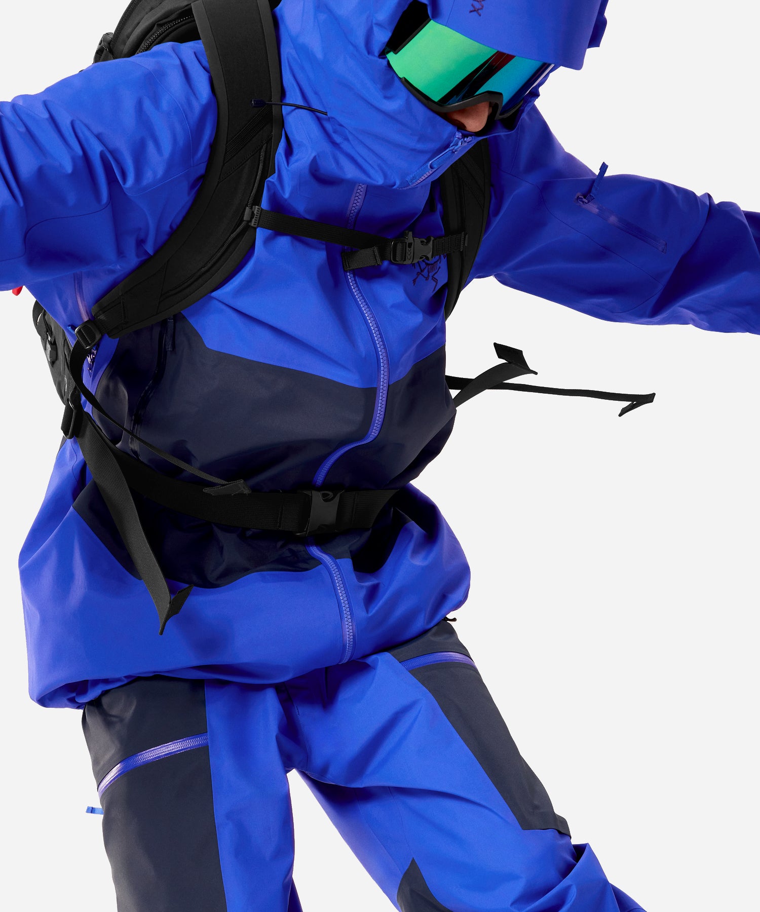 Arc_teryxSabreJacketVitality_BlackSapphire-CloseUp