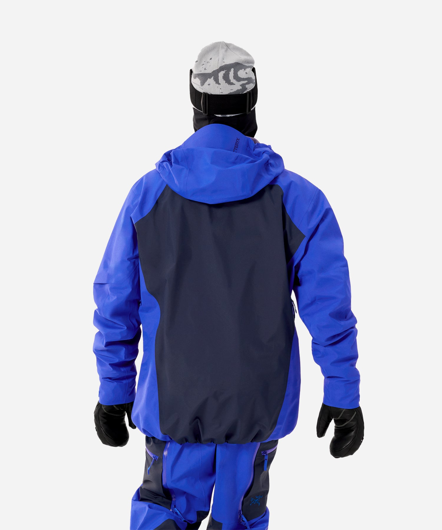 Arc_teryxSabreJacketVitality_BlackSapphire-ModelBack