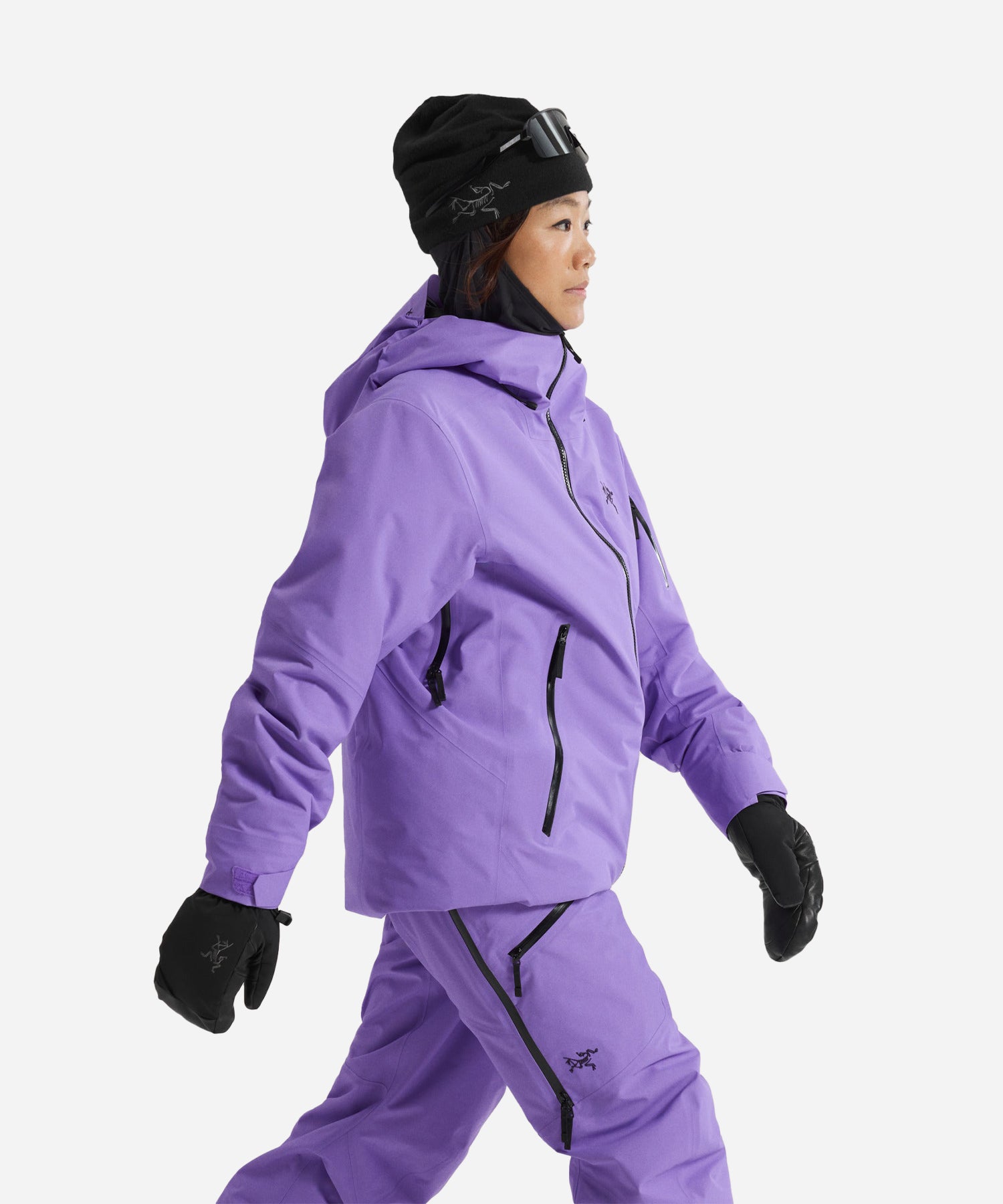 Arc_teryxSentinelInsulatedJacketAster_Black-ModelSide