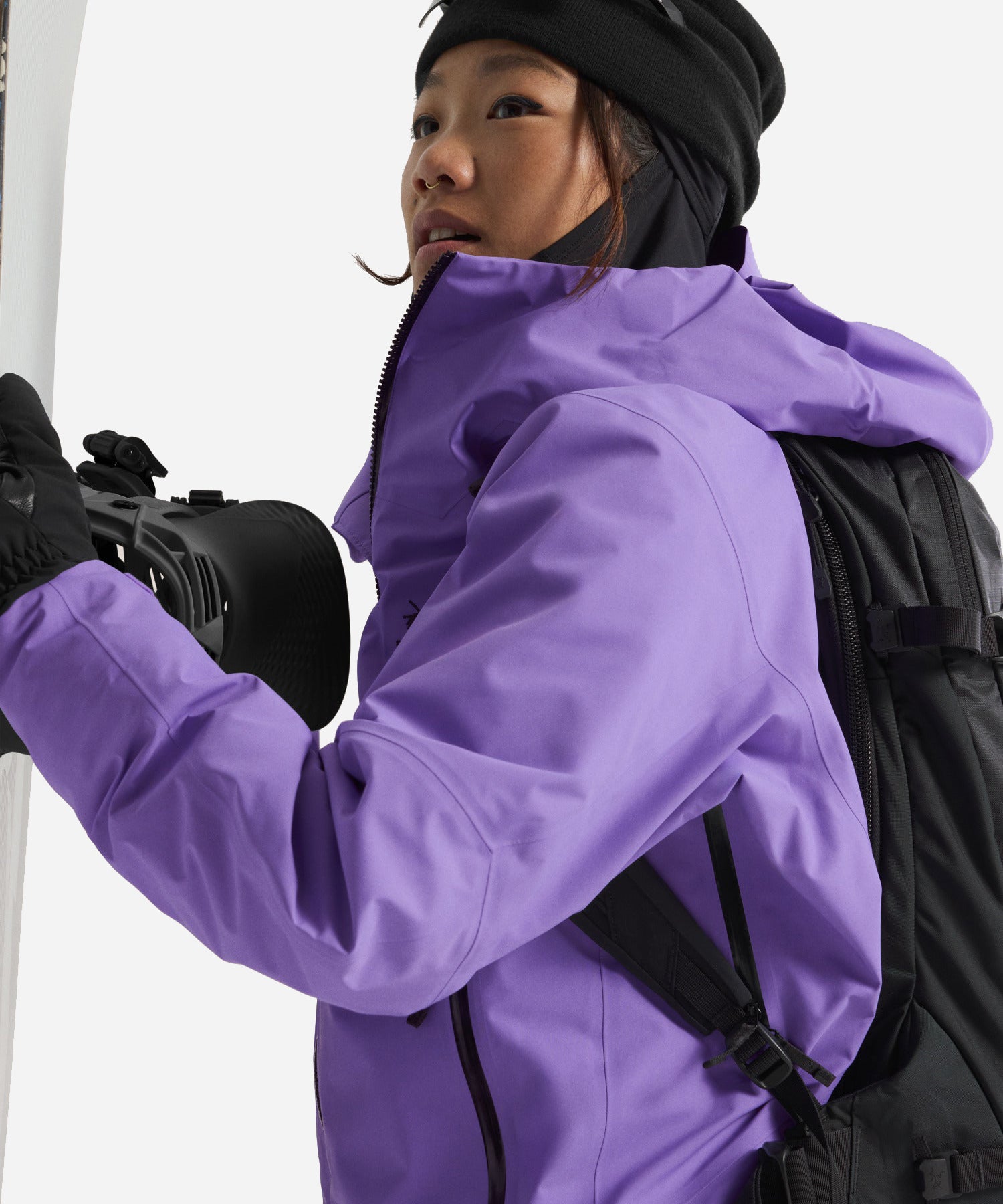 Arc_teryxSentinelInsulatedJacketAster_Black-ModelSnowboard