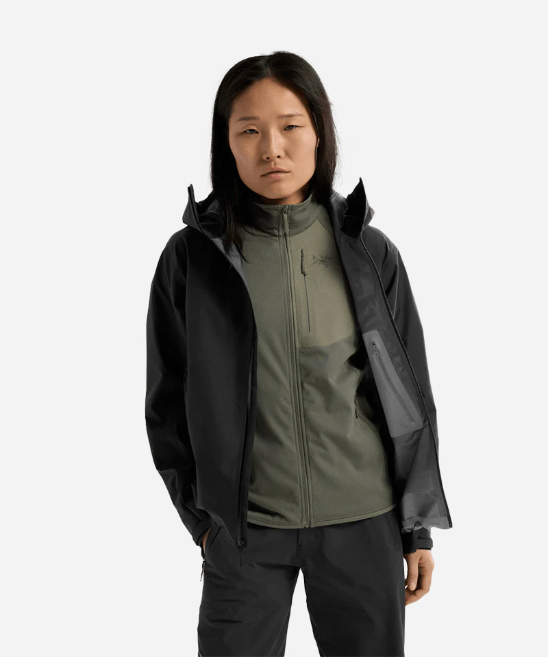Arc_teryxWomen_sBetaSLJacketBlack-ModelFrontOpen