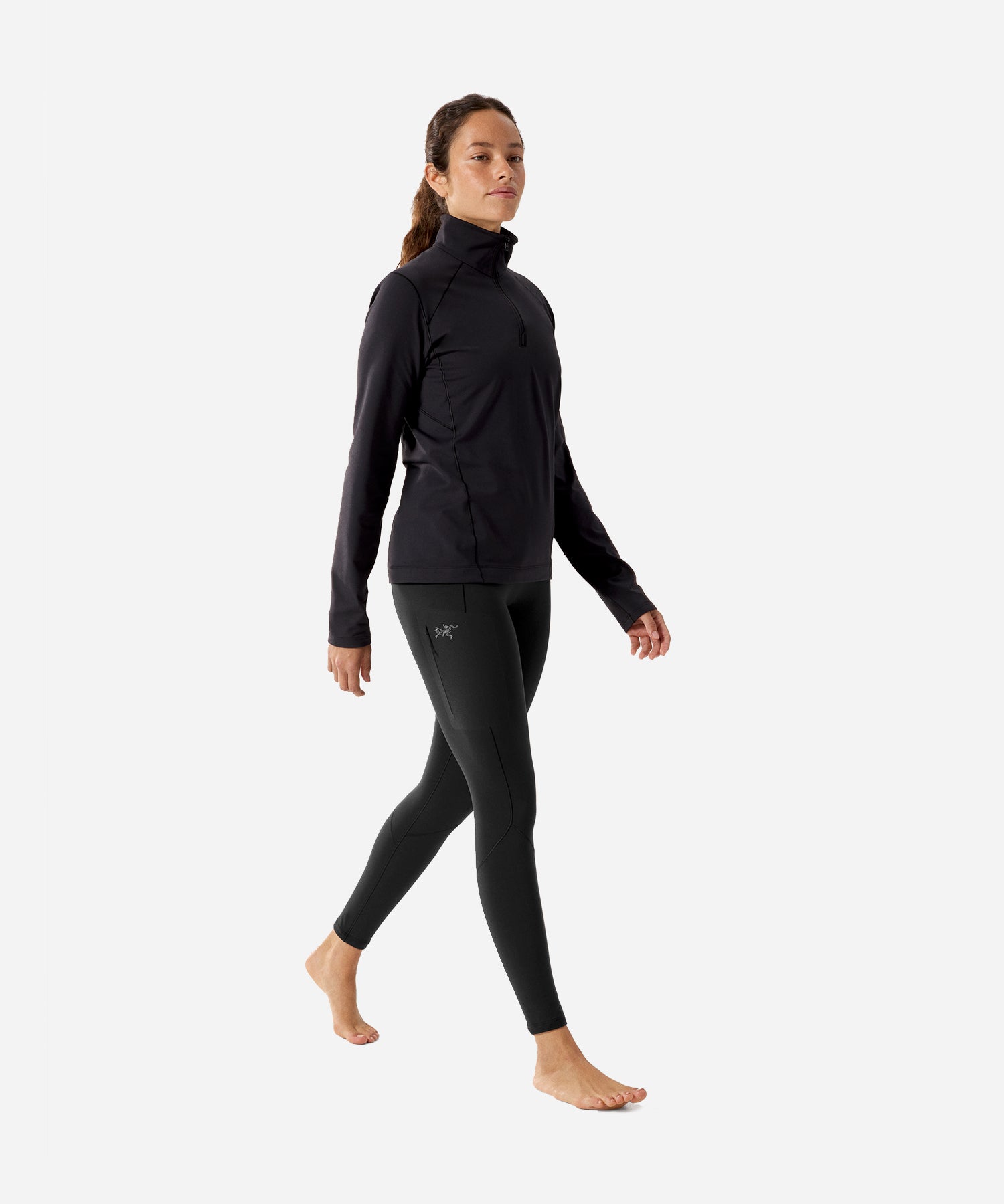 Arc_teryxWomen_sRhoZipNeckBaseLayerBlack-ModelFullBody
