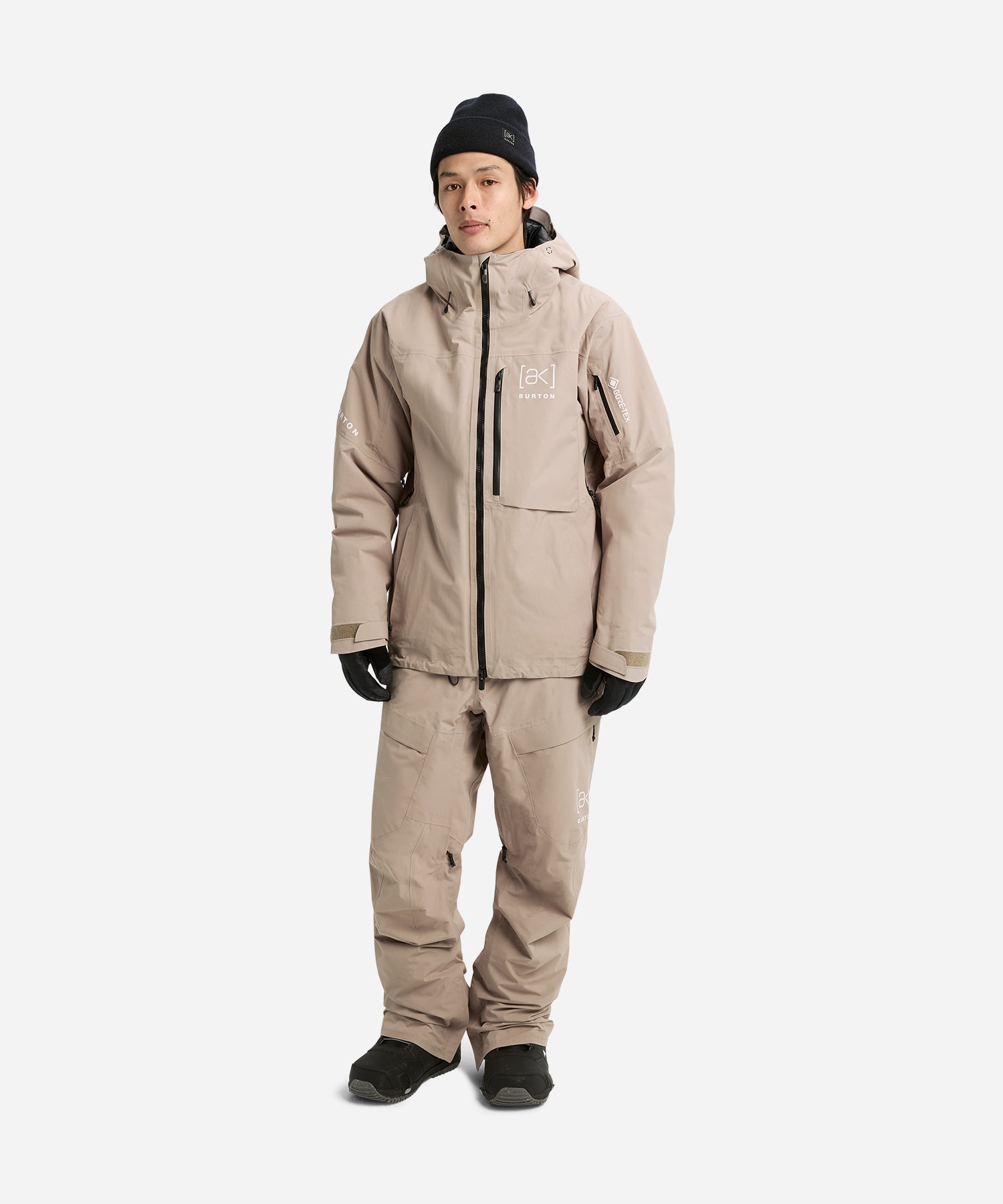 Burton_ak_GORE-TEXHelitackJacket2026SummitTaupe-ModelFullBody