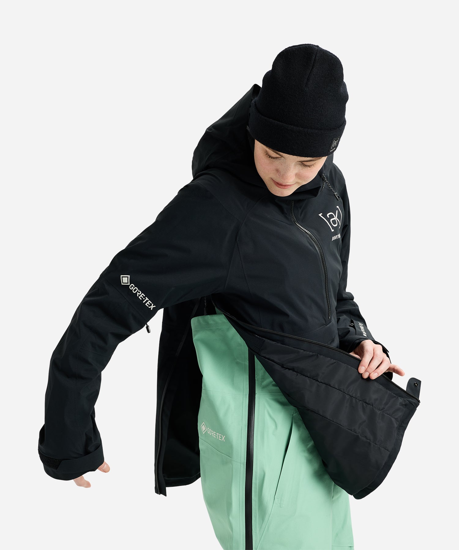 Burton_ak_Women_sGORE-TEXKimmy2LAnorak2026TrueBlack-SideZip