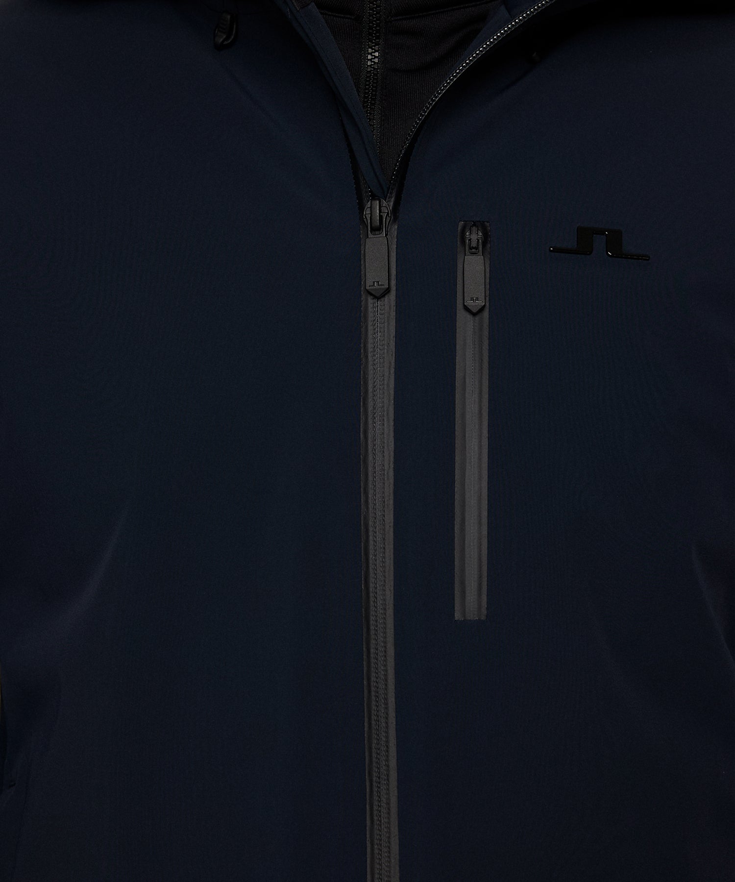 J.LindebergAltaJacketJLNavy-ChestDetail